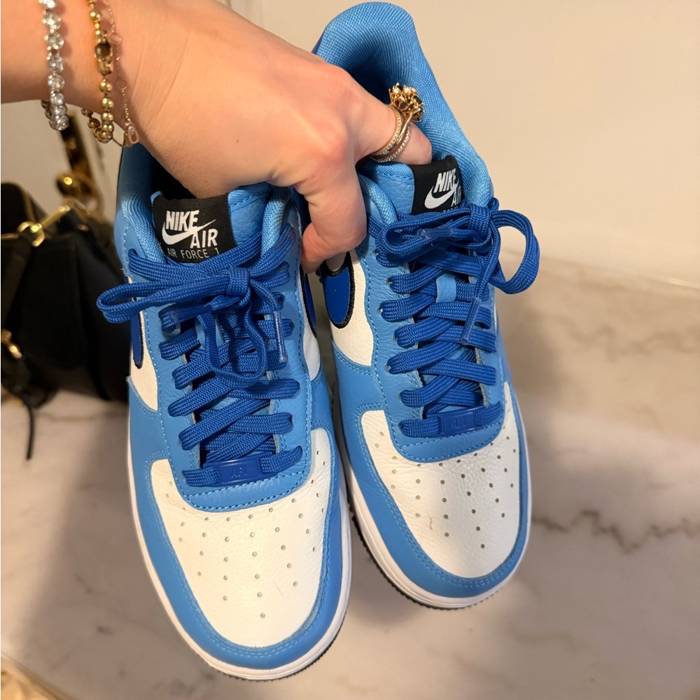 Nike Low Top Sneakers - White & Blue